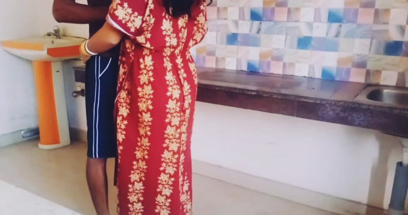 Teensex: Desi Bhabi chtějí využít šanci na sání horkého devar velkého černého ptáka...
