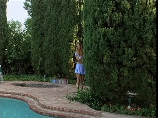 Lethal Babes: pool boy aata hai aur uske bare stan chaatta hai