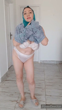 Doğulu kıyafetli ateşli büyük memeli orta yaşlı seksi kadın: sonunda fant ile cosplay striptiz
