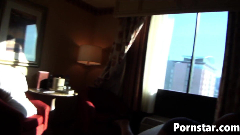 Pornstars: Amateur teen babe Mia Gold records a sex tape