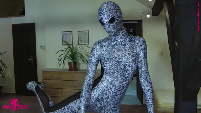 ZentaiDolls: Great strip in a zentai catsuit