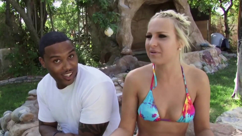 Bananas with Melons: Mój ojczym jest brudną sceną 3_skinny blondynka w bikini uwielbia ruchać...