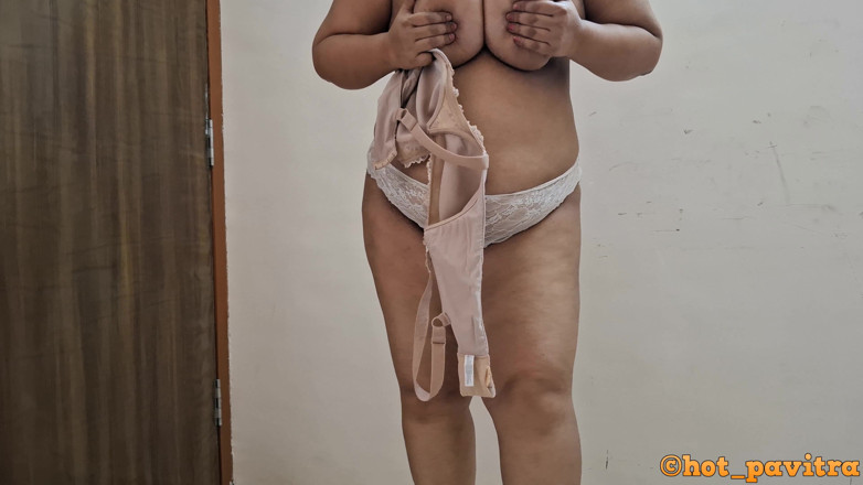 Hot Pavitra: ฉันในชุด Whirte รักความรู้สึก
