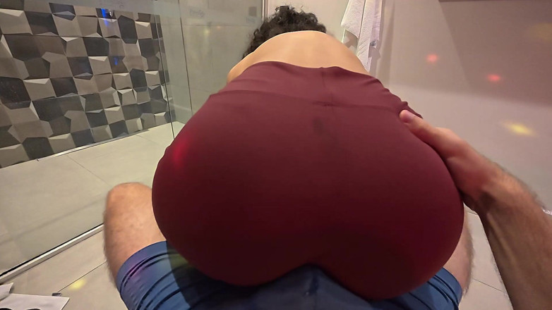 College-couple: POV - najlepszy lapdance w historii, legginsy Assjob Aż spust w...
