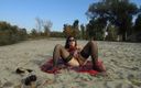 ExpressiaGirl Blowjob Cumshot Sex Inside Fuck Cum: Chica desnuda se masturba en la playa - parte 2
