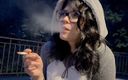 Shione Cooper: Noche de fumar en el outsite