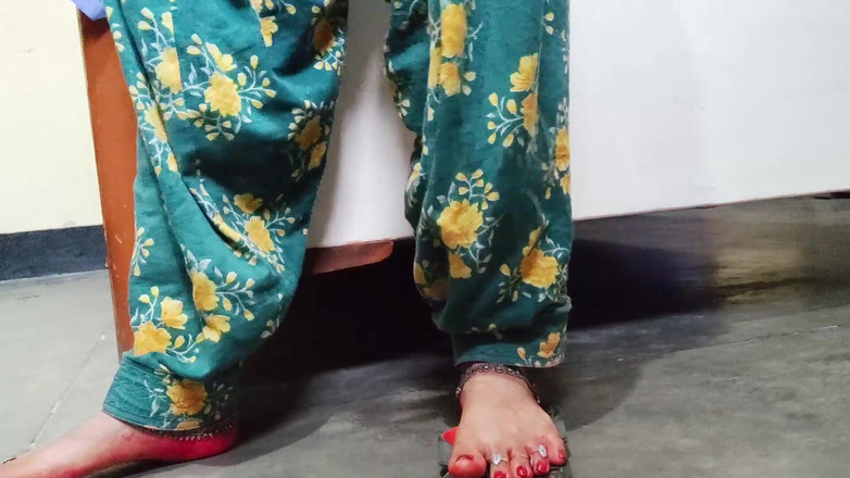 Your Puspa: Чиста поголена індійська дівчина дезі