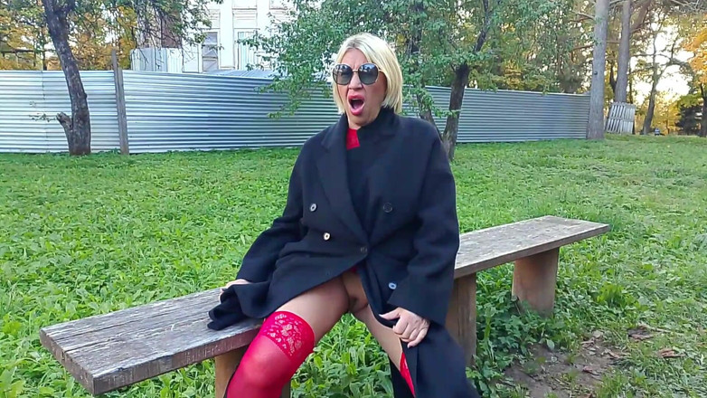 Crazyfamily 1970: Hot Sex with a Stranger in the Park