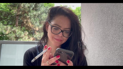 Shione Cooper: Hút thuốc trong khi trả lời trên onlyfans của tôi...