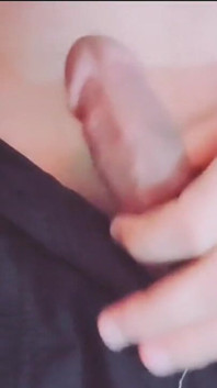 Desi chłopiec wstrzykuje własną spermę w swoim dupku