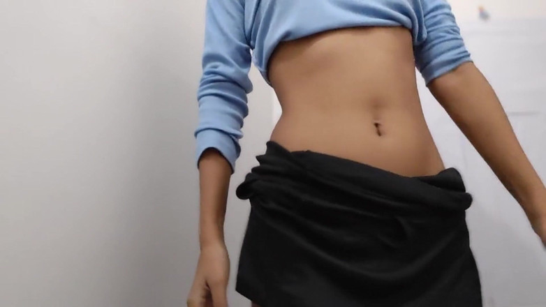 desigirl93: Una ragazza carina arrapata in gonna corta eccitata