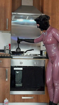 Mistressae je experimentální kuchyň Epizoda 1: Anální Omelette Aux Oeufs