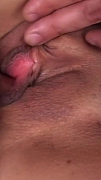 Blonde babe verleid door twee geile hengsten