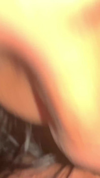 Ma demi-sœur à gros nichons a voulu que je jouisse plusieurs fois pendant qu’elle me suce la bite, préliminaires érotiques excités et baise en levrette avec stlye