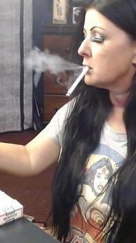 MILF Mid Make up Cigarette Merokok