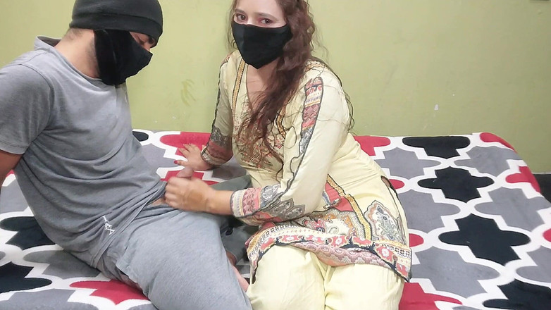 Pakistani CoupleX: 친구의 마누라를 집으로 불러 그녀의 보지 인도 인도 섹스 힌디어 오디오 XXX의 불을 빨아