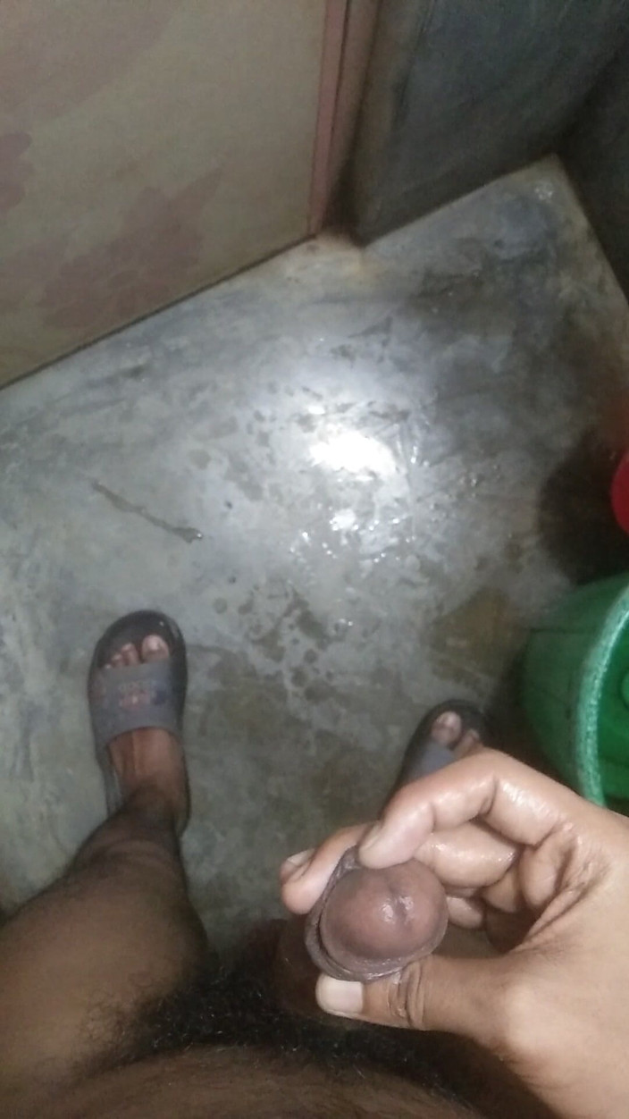 Viral_tiktokar: So I Went to the Bathroom, Put Soap on My...