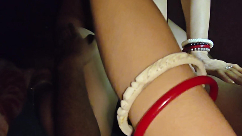 Busty Banuu: La cognata tettona indiana succhia molto bene il cazzo del...