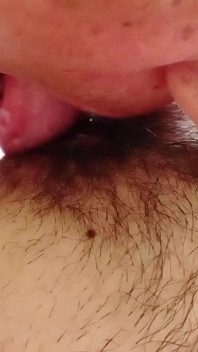 POV: mein mann erforscht meine haarige muschi, leckt und küsst, bis ich zu einem leckeren echten orgasmus komme