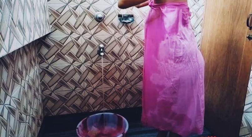Teensex: Ich spionierte mein heißes bhabi in der dusche aus und...