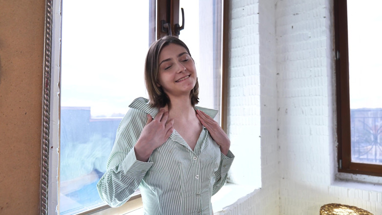Oopsmodels: Мила дівчина мастурбує в сонячний день