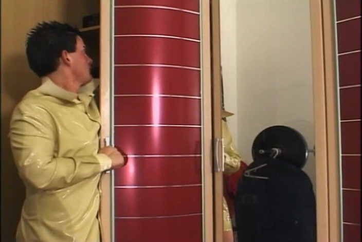 Absolute BDSM films - The original: Mano umiliata penetrata nel culo rosso