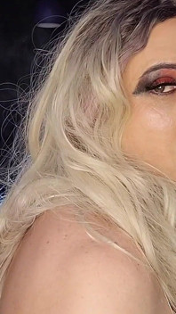 Smoky Seduction: Misty120s Kisses