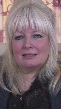 Blondynka Dojrzała GILF Cindy S. Rucha Się Ze Swoimi Nowymi Zabawkami Erotycznymi