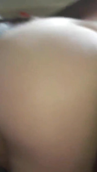 Grote zwarte lul beukt me hard en diep op zijn hondjes kreunend intense orgasmes