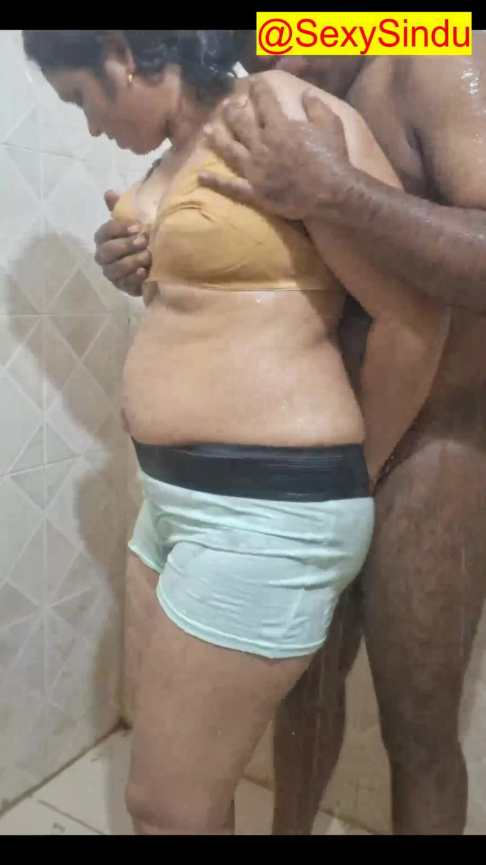 Sexy sindu: Couple, baiser torride dans son bain