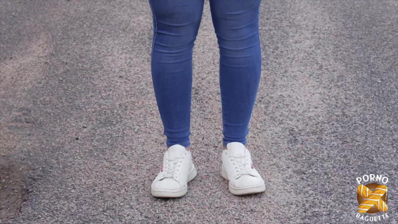 Porno Baguette: Chloé, si blonde cantik, dikongkek kasar