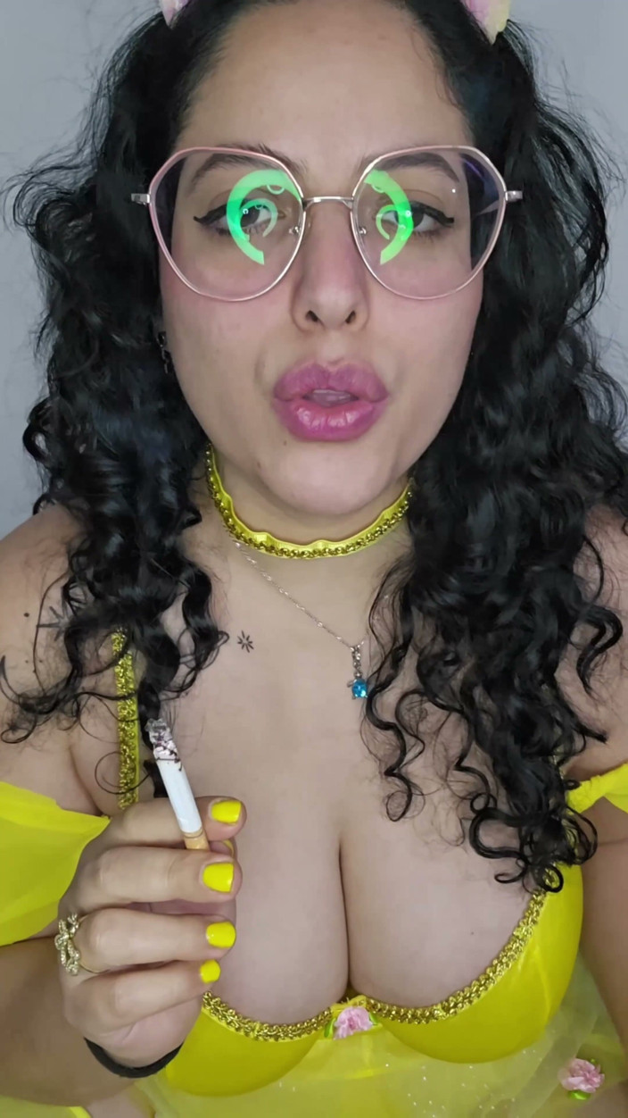 Eddie Queens: Eddie Queens Ft. Babyluna939 - Princess Belle Smoking Fetish, Smoke Blowjob...