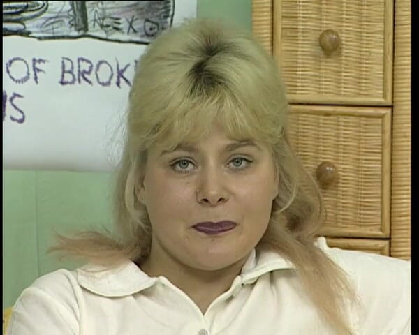 YOUR FIRST PORN: Blondei Sabrina îi place foarte mult