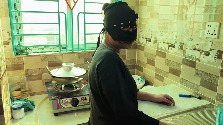 HottyKisku02: デシの継姉妹がキッチンでセックス バイラル XXX動画 バングラトーク