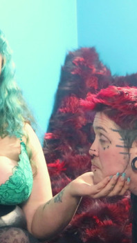 Femdom & T-chlapec Lidský popelník