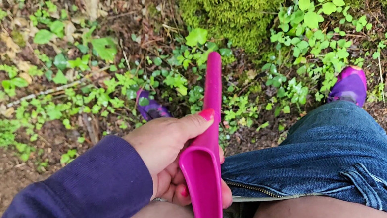 Nerdy_faery: Tree Piss with Female Urination Device