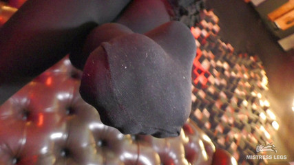 Mistress Legs: 穿着黑色不透明连裤袜的女主人的腿 - 完整版本