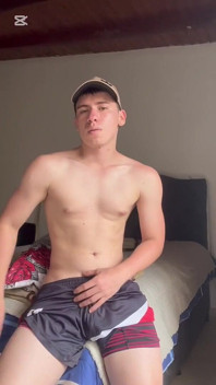 Kolumbijska modelka ma na sobie sportowe szorty