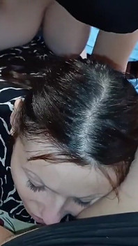 Zatímco jedna paní mě šuká zezadu, druhá paní mě šuká do pusy