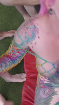 Davvero incredibile bukkake con le ragazze tatuate piggy e rosa parte 1
