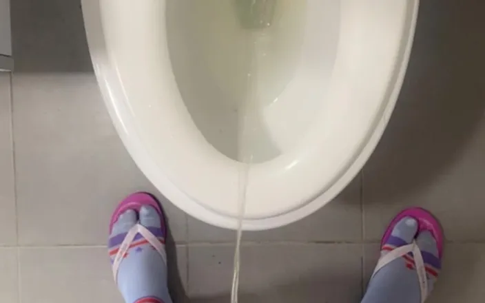 JessieRoss: 1 Day Without Showering! 5 Piss Recorded
