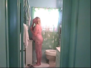 BBW nurse Vicki adventures with friends: Ibu tiriku setelah mandi