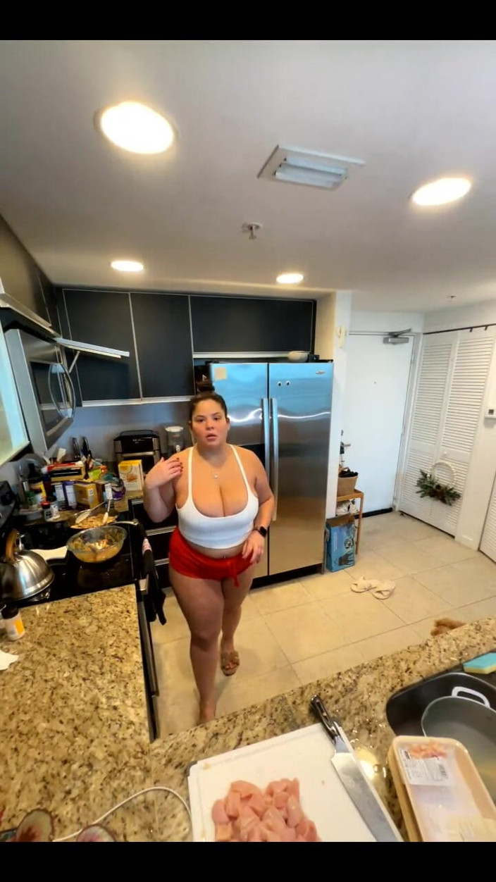 Dani Valentina: Live streaming bareng dani valentina
