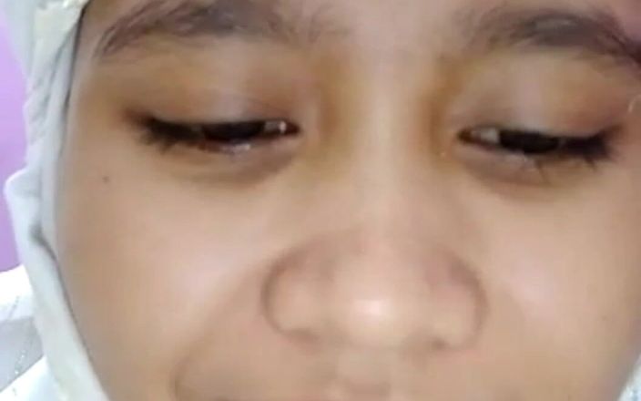 Jilbab69: Orgasme melancap dengan tudung bertetek besar