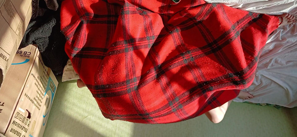 Lesbian-candys: Chytil jsem své lesbické spolubydlící pod přikrývkou a masturboval k...