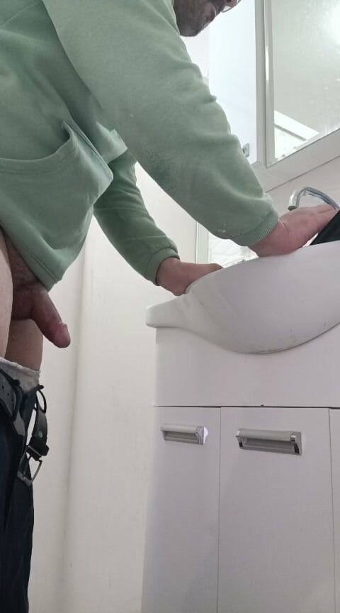 ANGELICALOVER: Moja przyrodnia kuzynka zdaje sobie sprawę, że masturbuję się obok niej...