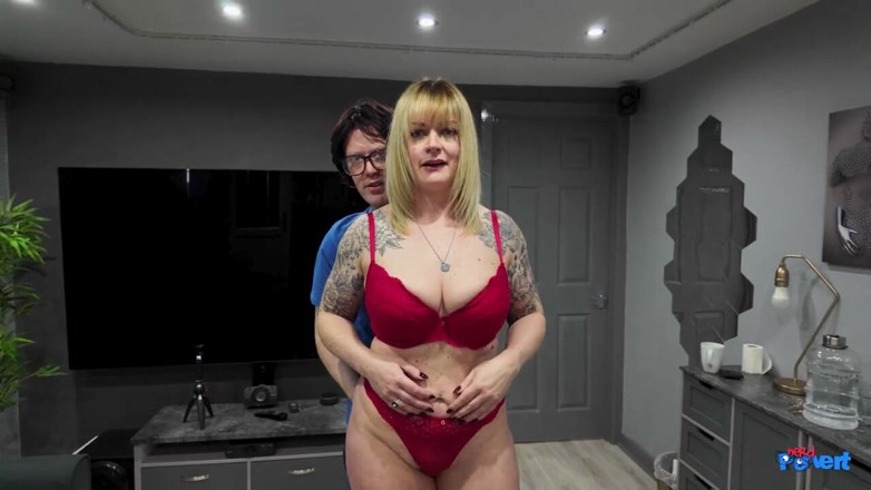 Nerd Pervert: Lola Eastking a Tilly Jackson dvojitě kouří a šuká