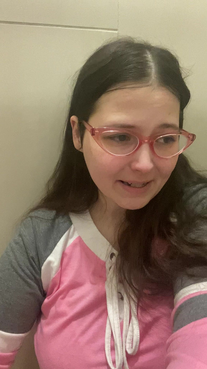 MissChrystalline: Chat, Sex Talk, See My Boobs and Pussy