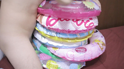 Inflatable Lovers: Spousta plavek