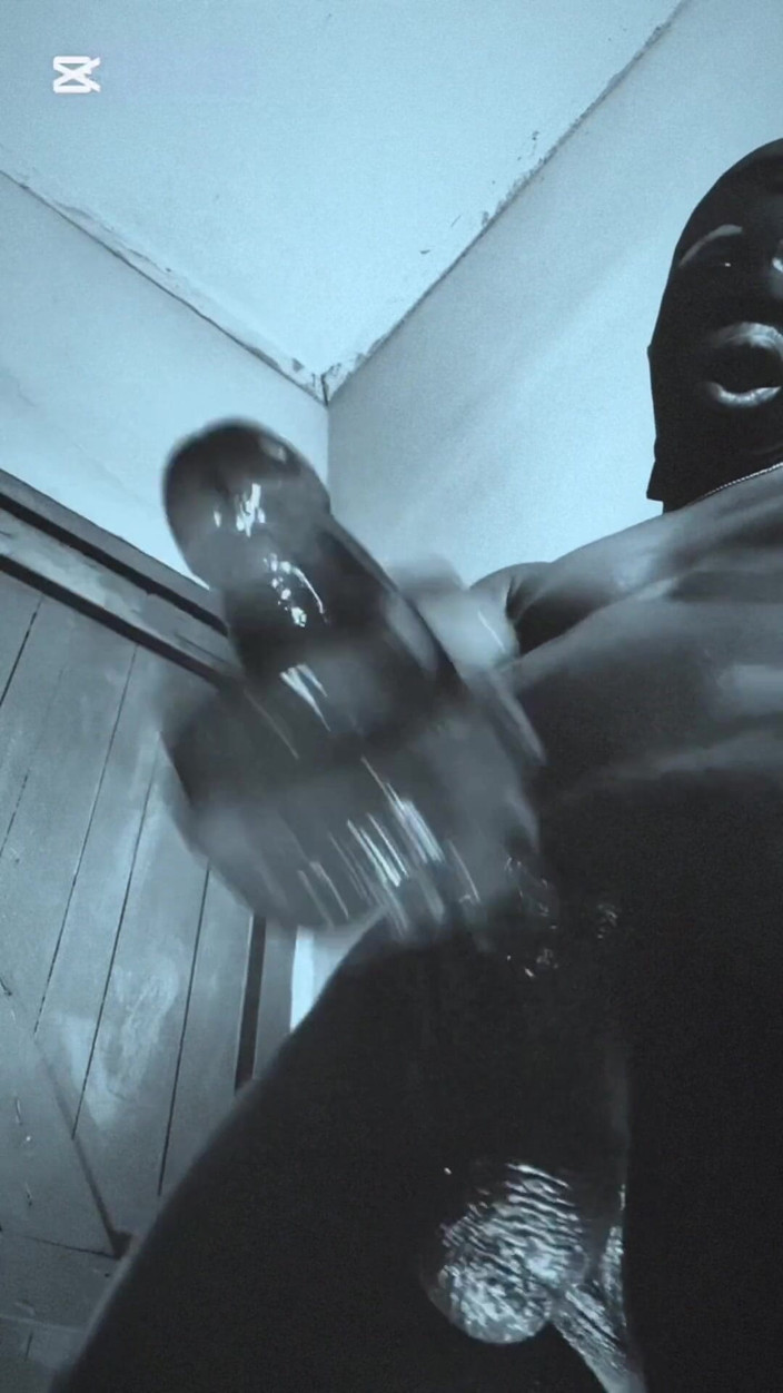 Bbc-godaddy: Část 2 Mistr Chovatel velkých černých ptáků hladí a šuká ho drsně, dokud...